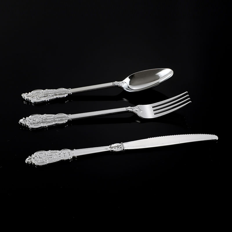 Wie steigert Royal Cutlery aus glänzendem metallischem Kunststoff das kulinarische Erlebnis?